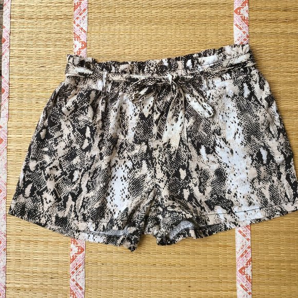 Junior's Linen Snakeskin Shorts - Picture 1 of 5